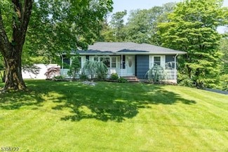 8 Boonton Ave, Kinnelon, NJ 07405