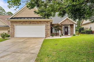 102 Lightwater Dr, Aberdeen, NC 28315