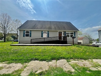 402 W Poplar St, Grove City, PA 16127