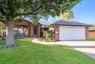 3701 Harmony Dr, Moore, OK 73160