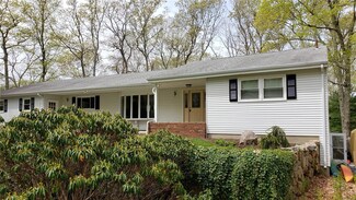 114 Carolina Nooseneck Rd, Wyoming, RI 02898