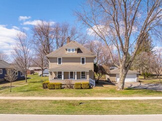 421 Lobeck Ave, Readlyn, IA 50668