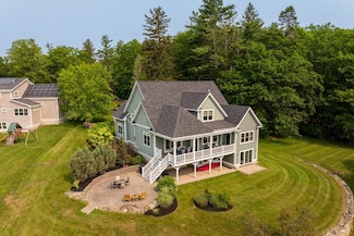 4 Winterberry Dr, Dover, NH 03820