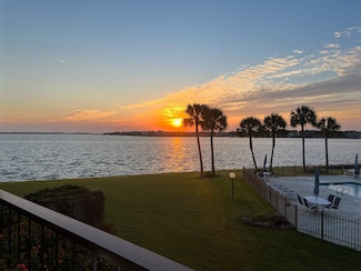 351 Lakeside Ln Unit 110, Houston, TX 77058