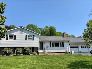 14 Stonegate Dr, Branford, CT 06405
