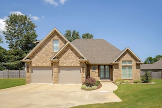 118 Tara Ct, Muscle Shoals, AL 35661