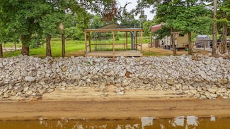 735 Prairie Land Dr, Savannah, TN 38372