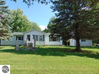 30 E Polk Rd, Ithaca, MI 48847