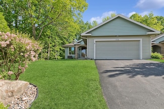 1778 Green Crest Dr, Victoria, MN 55386