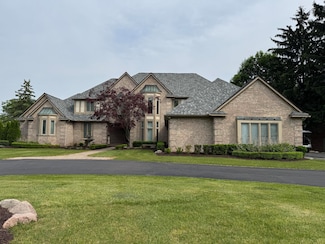 1265 Water Cliff Dr, Bloomfield Hills, MI 48302