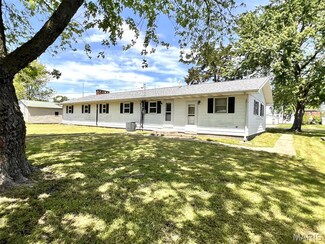104 W 1st St, Coffeen, IL 62017