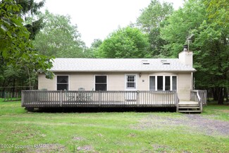 90 Blairwood Ln, Albrightsville, PA 18210