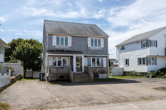60 Plymouth St, Hampton, NH 03842