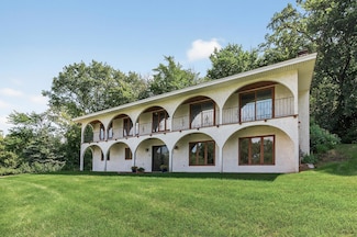 108 Hidden Meadow Rd, Saint Paul, MN 55124