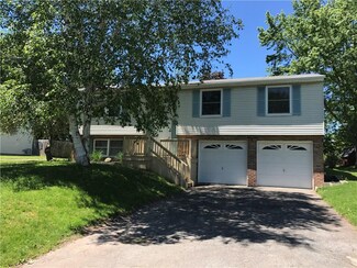 21 Settlers Ln, Hamlin, NY 14464