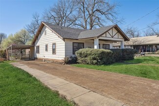 545 Monroe St, Deport, TX 75435
