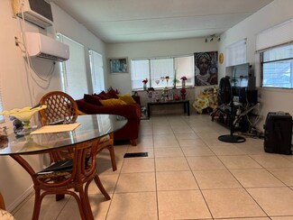216 Palm Dr, Tampa, FL 33613