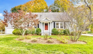 120 Massasoit Ave, Barrington, RI 02806