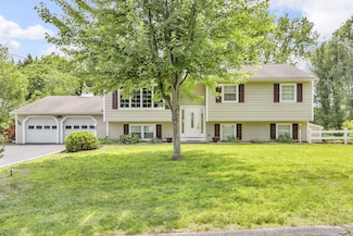 42 Robin Dr, Carmel, NY 10512
