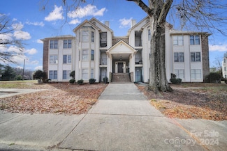 6270 Rosecroft Dr, Charlotte, NC 28215
