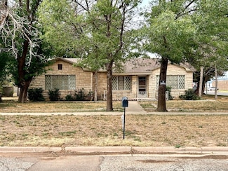 1201 8th St, Levelland, TX 79336
