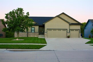 4110 147th St, Urbandale, IA 50323