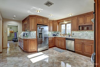 73 Ross Hall Blvd S, Piscataway, NJ 08854