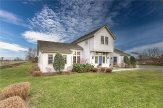 424 3rd Beach Rd, Middletown, RI 02842