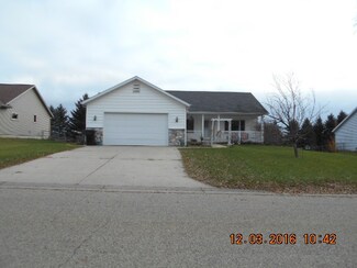 590 Oak Hill Dr, Pardeeville, WI 53954