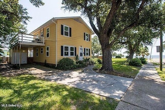 118 St Peter St, Biloxi, MS 39530