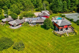 2664 Weeks Hill Rd, Stowe, VT 05672
