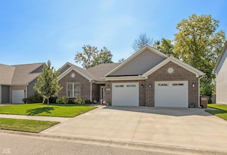 5645 Poplar Woods Ct, Columbus, IN 47203