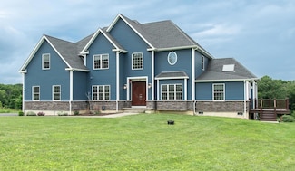 45 Jeffrey Dr, Pleasant Valley, NY 12569