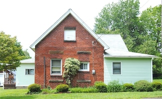 16 Chestnut St, Mount Jewett, PA 16740