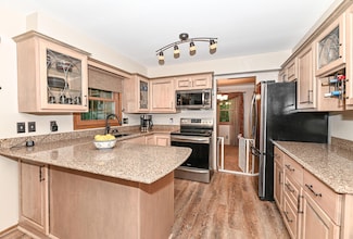 3274 S Acredale Ct, New Berlin, WI 53151