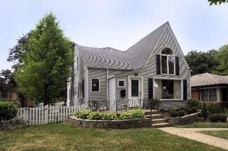 216 S Louis St, Mount Prospect, IL 60056