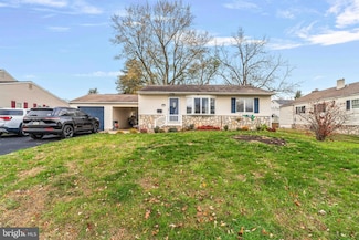 216 Wellington Dr, Warminster, PA 18974