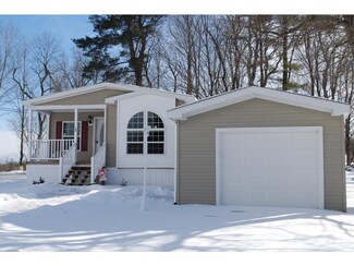 29 Country Meadows Dr, Tilton, NH 03276