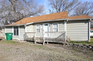4244 NE 6th St, Des Moines, IA 50313