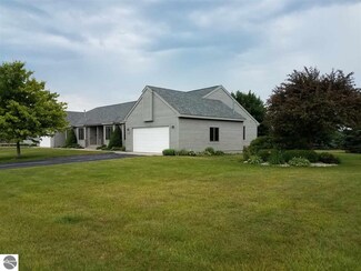 6259 Ridge Dr, Benzonia, MI 49616