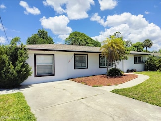 77 Cardinal Dr, North Fort Myers, FL 33917