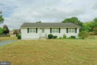 4 Ridgeway Ln, Southampton, NJ 08088