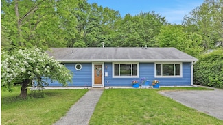 10 van Wyck Dr, Poughkeepsie, NY 12601