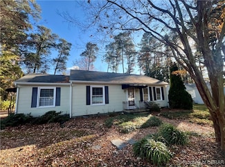 645 Rappahannock Dr, White Stone, VA 22578