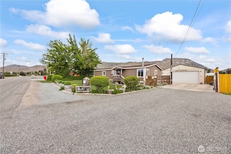 916 Sunset Dr, Brewster, WA 98812