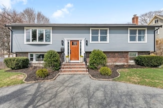 4 Sherman Place Ct, Woburn, MA 01801