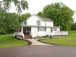3360 5th Ln, Oxford, WI 53952