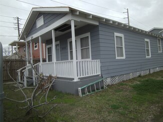 5224 Avenue M 1 2, Galveston, TX 77551