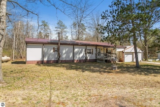 9921 S Oak Rd, Roscommon, MI 48653