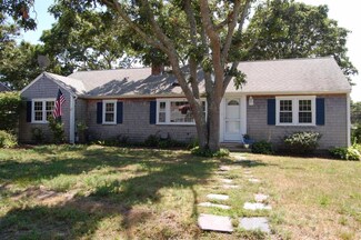 23 Folger Ln, West Dennis, MA 02670